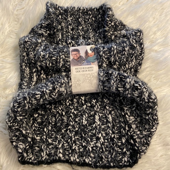 True North Infinity Scarf black and white brand new - Picture 1 of 8